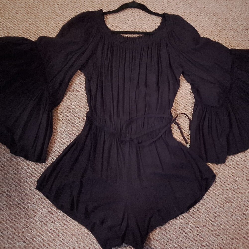Renaissance Festival Blouse & Shorts in one! Black M
